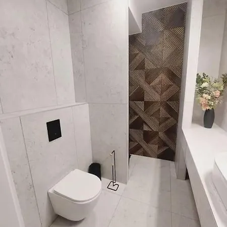 Przestronny Apartament, Ogrodek, Bezplatne Miejsca Postojowe W Garazu, Awg Appartement