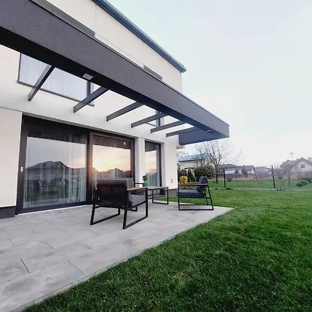 Przestronny Apartament, Ogrodek, Bezplatne Miejsca Postojowe W Garazu, Awg Apartments *