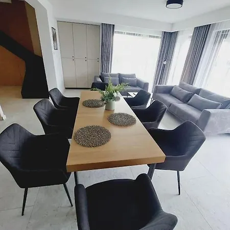 Przestronny Apartament, Ogrodek, Bezplatne Miejsca Postojowe W Garazu, Awg *