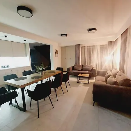 Przestronny Apartament, Ogrodek, Bezplatne Miejsca Postojowe W Garazu, Awg Apartamento