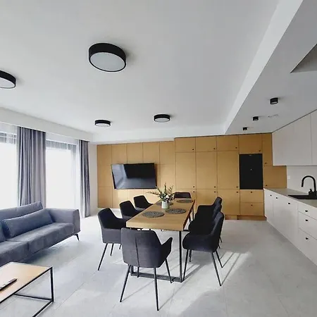 Przestronny Apartament, Ogrodek, Bezplatne Miejsca Postojowe W Garazu, Awg * Cracovia