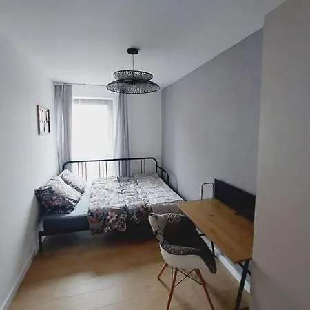 Przestronny Apartament, Ogrodek, Bezplatne Miejsca Postojowe W Garazu, Awg Apartamento