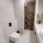 Przestronny Apartament, Ogrodek, Bezplatne Miejsca Postojowe W Garazu, Awg 아파트