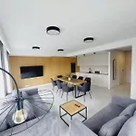 아파트 Przestronny Apartament, Ogrodek, Bezplatne Miejsca Postojowe W Garazu, Awg *
