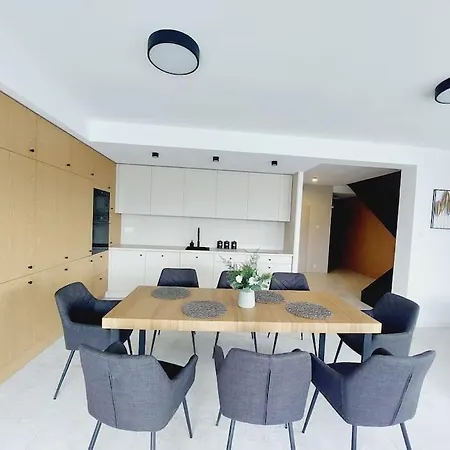 Przestronny Apartament, Ogrodek, Bezplatne Miejsca Postojowe W Garazu, Awg *