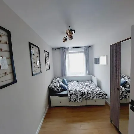 Przestronny Apartament, Ogrodek, Bezplatne Miejsca Postojowe W Garazu, Awg