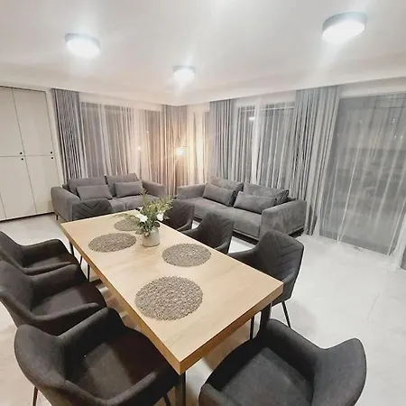 Przestronny Apartament, Ogrodek, Bezplatne Miejsca Postojowe W Garazu, Awg Apartment *