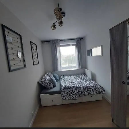 Apartment Przestronny Apartament, Ogrodek, Bezplatne Miejsca Postojowe W Garazu, Awg Krakow